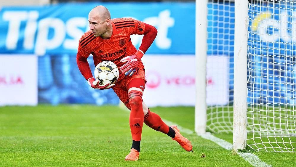 Dostál se v brance obával malých domů i se modlil. Záchranu zvládneme, věří zlínský gólman